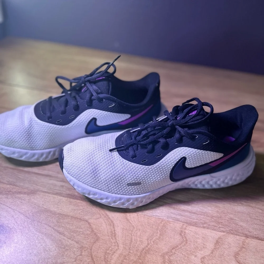 Nike sleek athletic